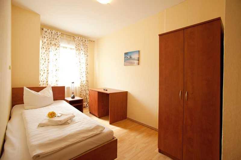 Hotel Jasmin Pforzheim Quarto foto